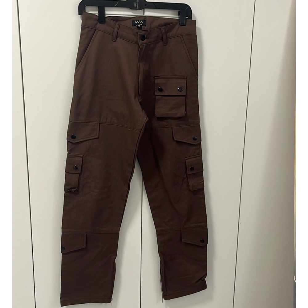 - NWOT Men's brown cotton cargo pants .XS
